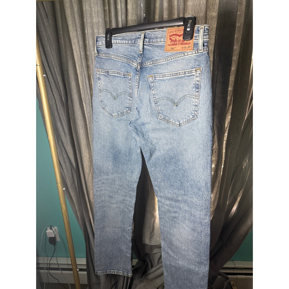 Levis 502 Regular Fit Taper‎ Jeans Mens 30x32 Light Wash Blue Denim Pants - Picture 2 of 5